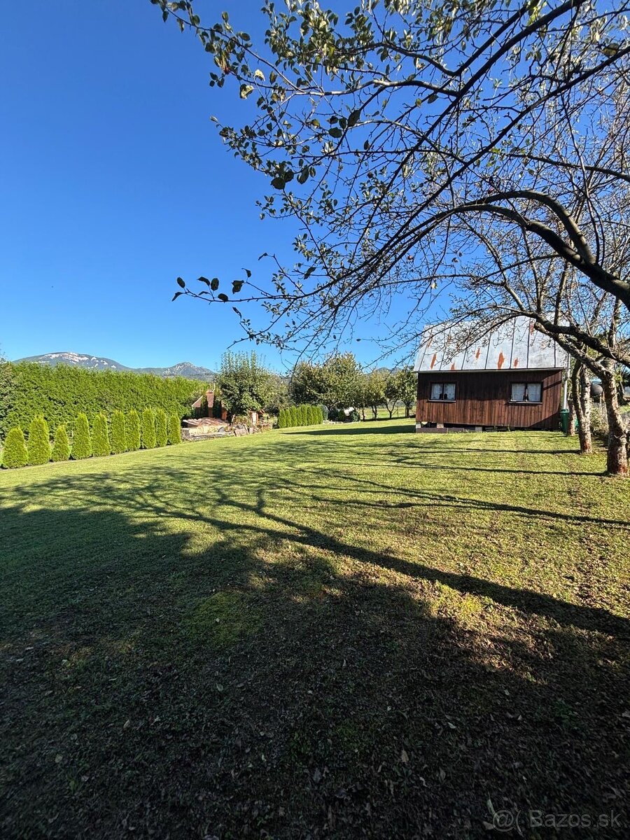 Pozemok s letnou chatkou 1021m2 vhodný na stavbu domu - 13