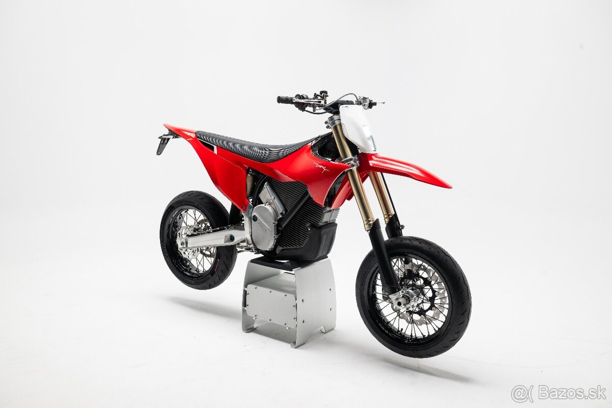 STARK VARG SM (Supermoto) - "Alpha 80HP" 12999 - 13