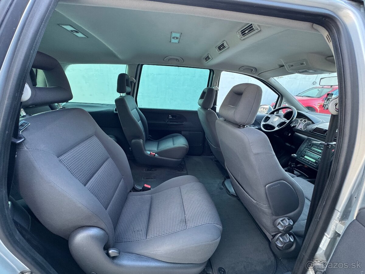 Volkswagen Sharan Facelift 1.9 TDi - 13