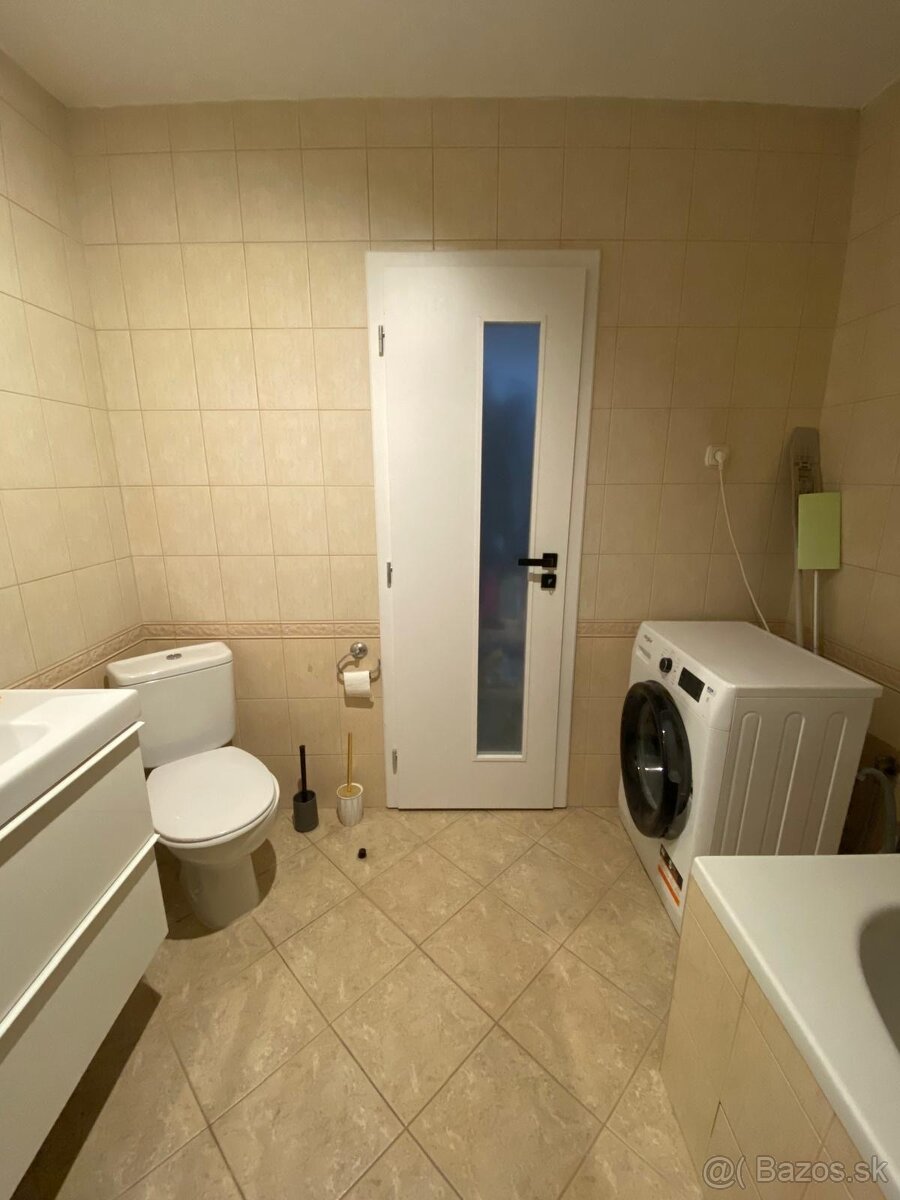 Prenájom 2 izb. byt v Centre BA, Zámocká ulica, Bratislava - 13