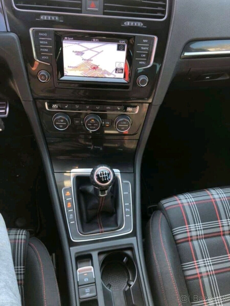 GTI radiaca paka s červeným prešivaním - 13