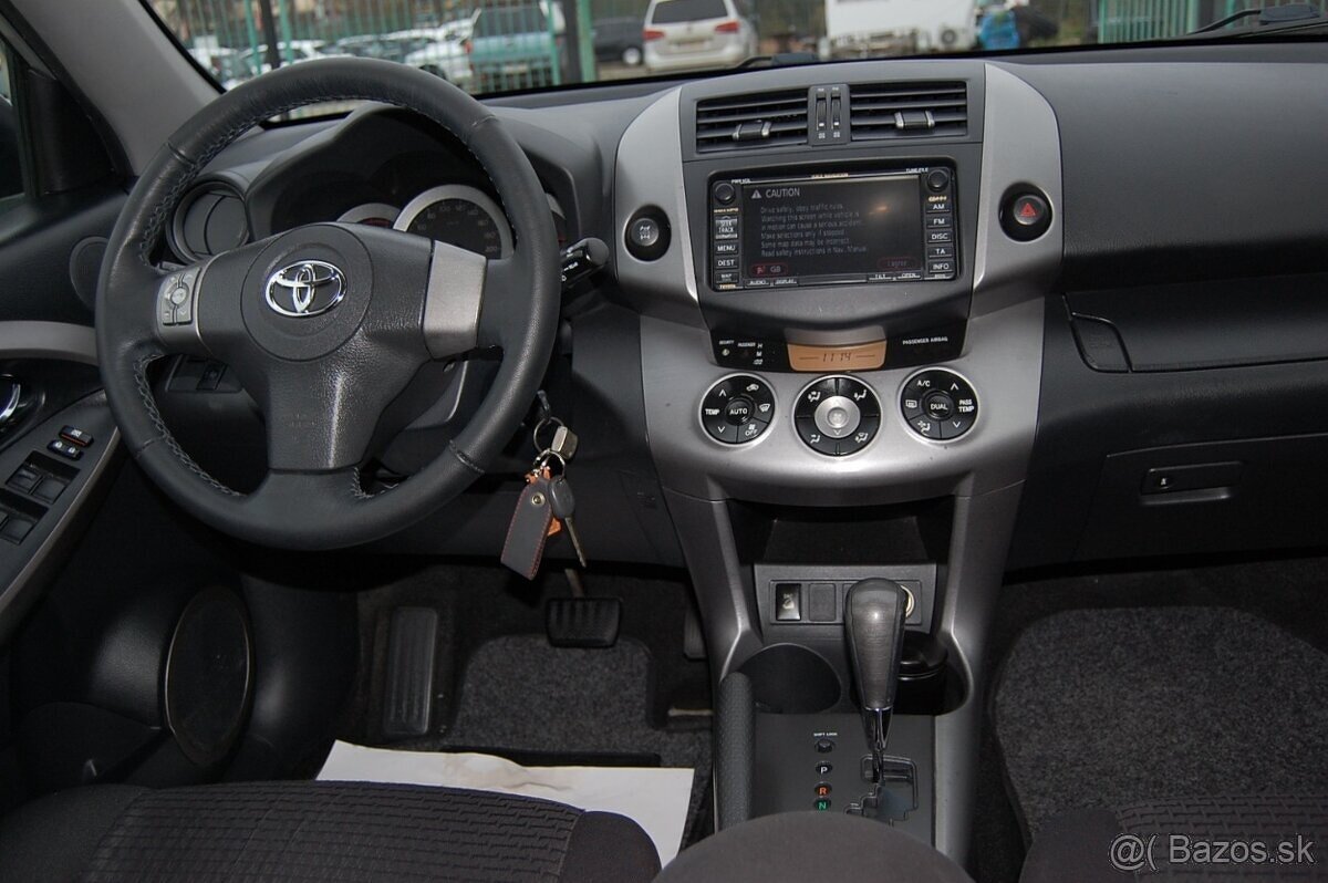 Toyota RAV4 2.0 benzín - 13