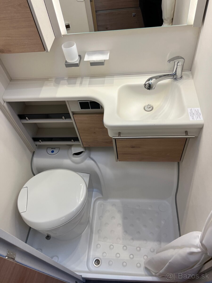 Predám karavan Dethleffs Nomad 460 EL jazdené - 13