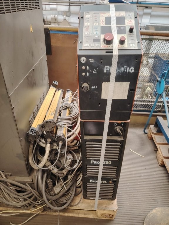 Průmyslový robot FANUC R - 13