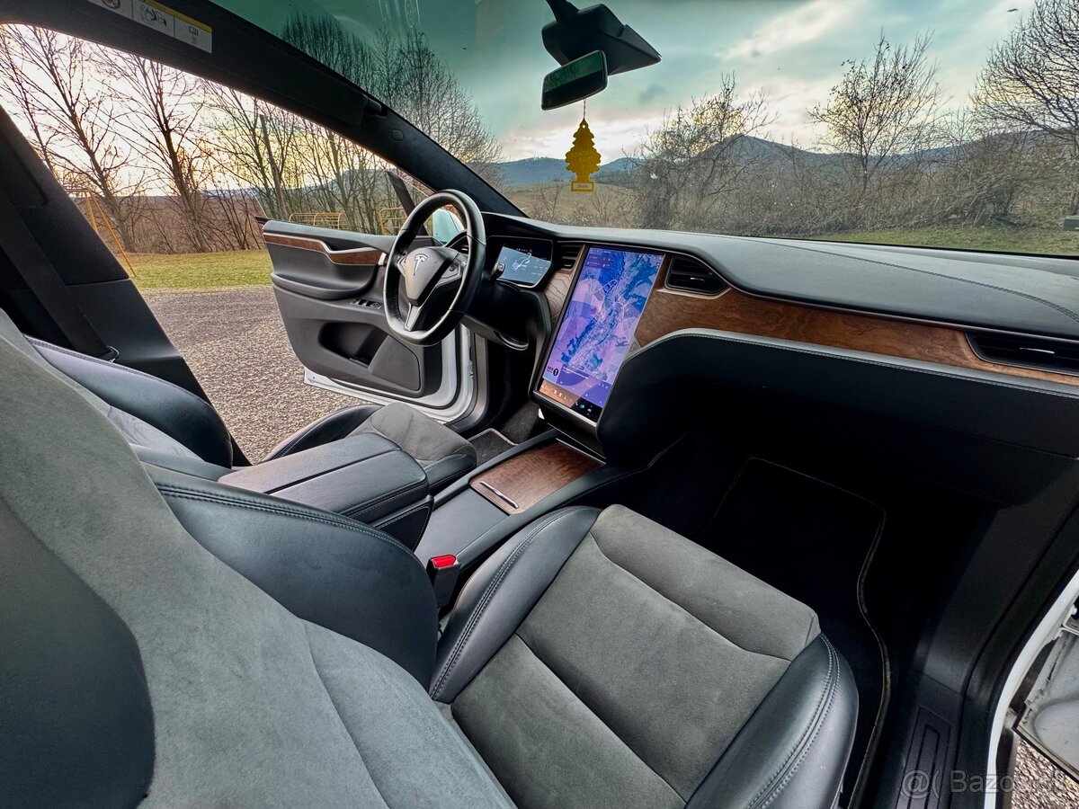 Tesla Model X - 13