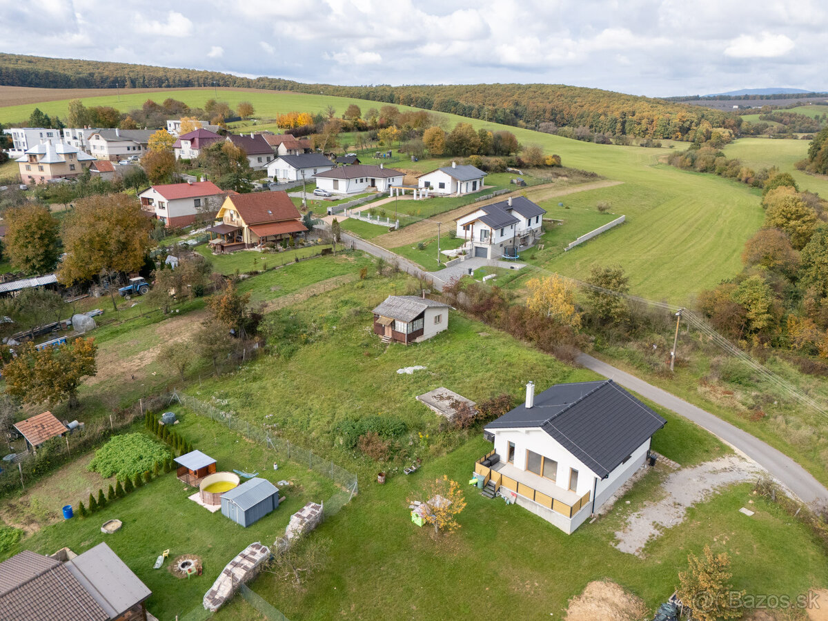 Exkluzívne iba u nás na predaj stavebný pozemok 1251m2 , Bre - 13