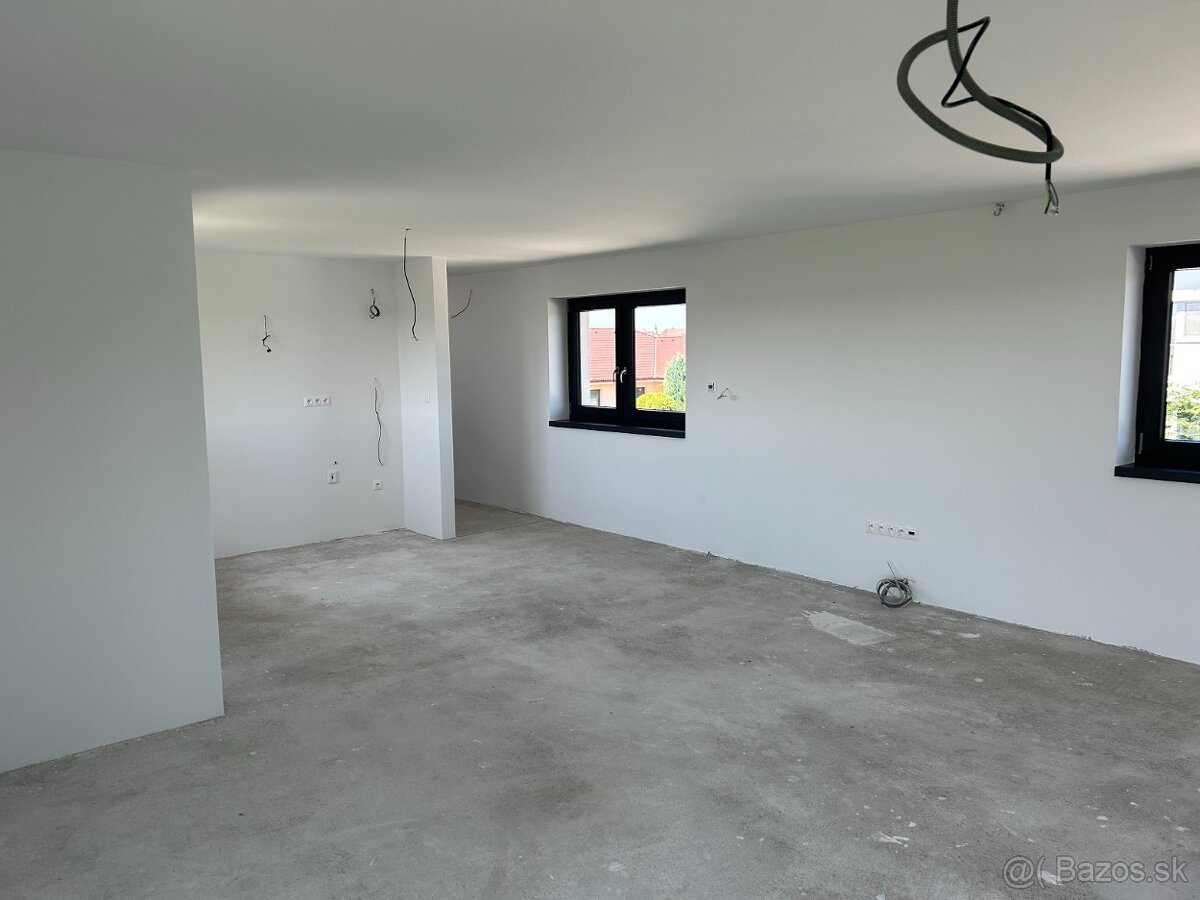 Objekt na bývanie aj podnikanie v Senci - 13