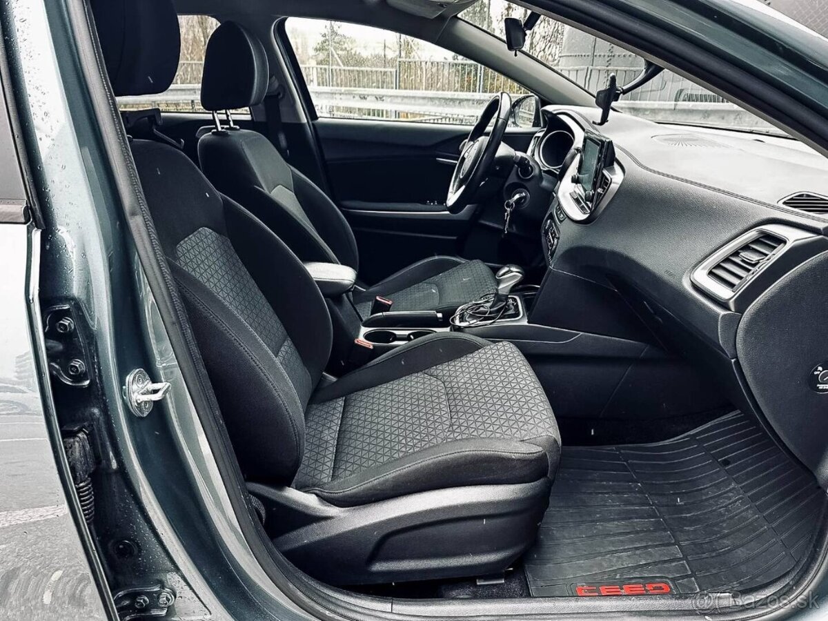 Kia Ceed SW 1.5 T-GDi Silver A/T - 13