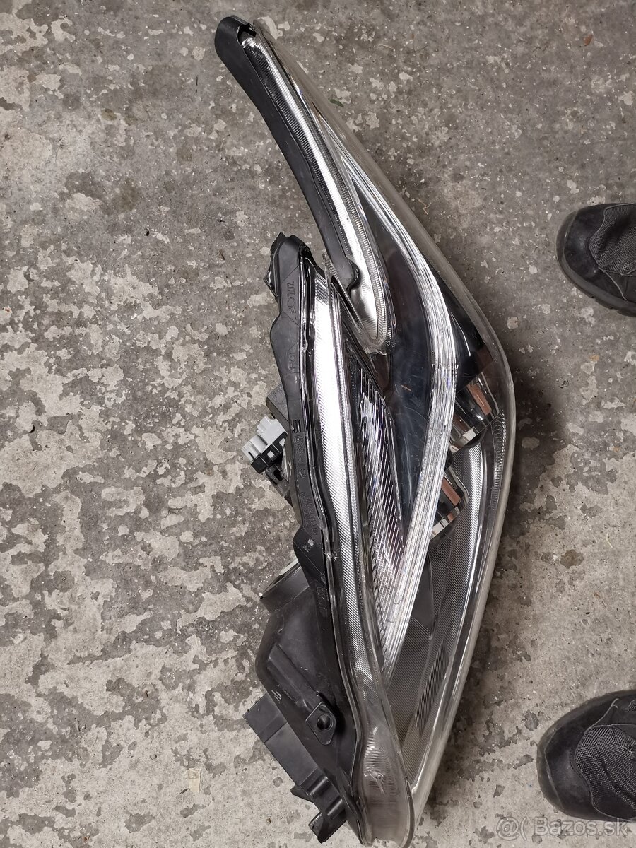 Predám na Toyotu Prius III 2013-2015 Ľavý Predný Bi LED svet - 13