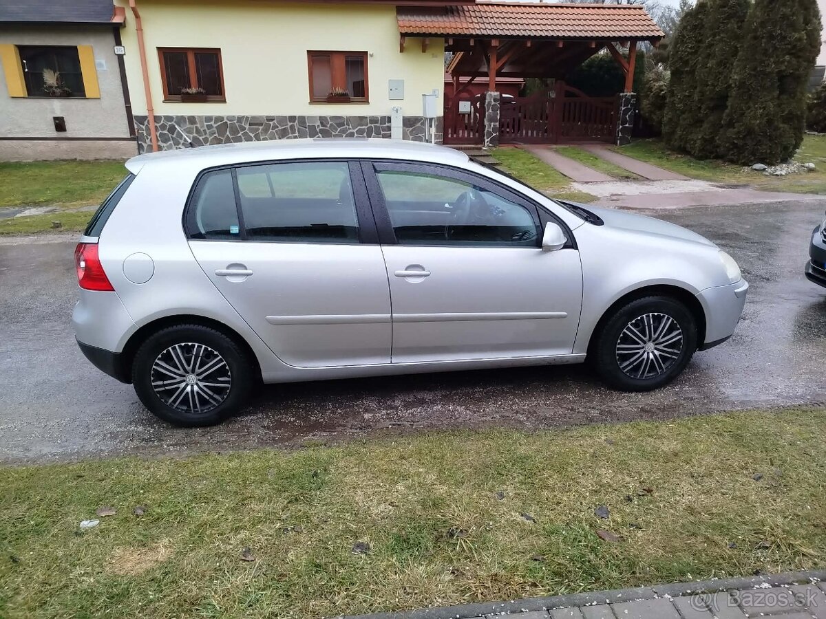 Volkswagen Golf V 1.6 FSI - 13