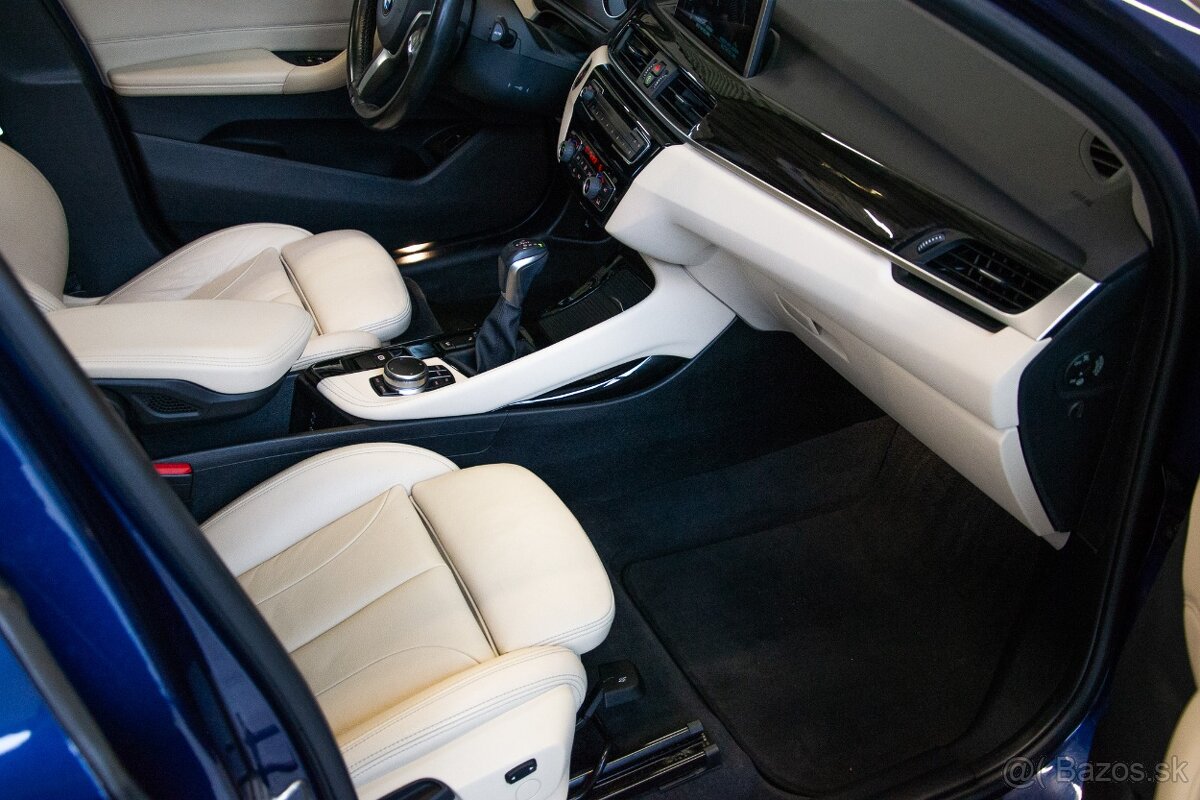 BMW X1 xDrive 20i A/T - 13