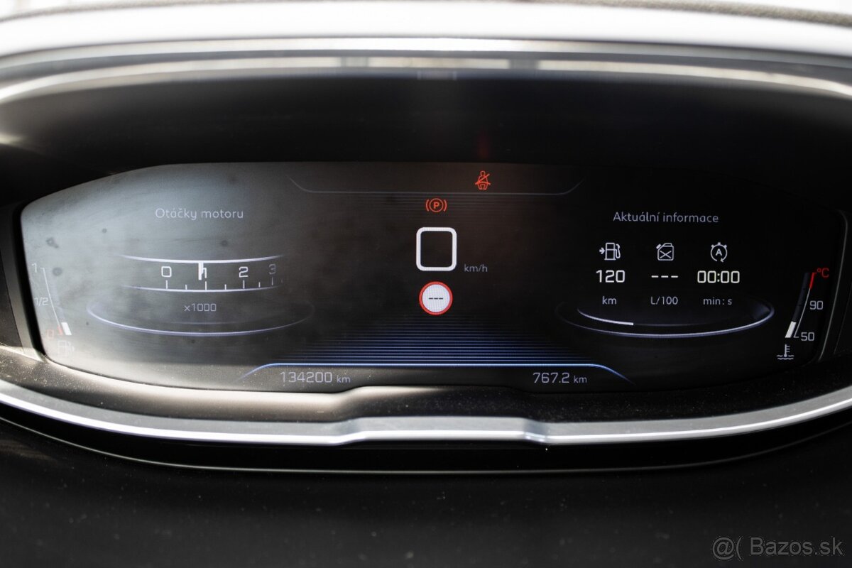 Peugeot 3008 1.2 PureTech 96kW (2017) - 13