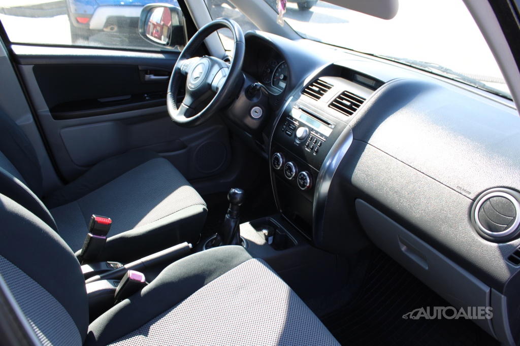 Suzuki SX4 1,5 i 73 kW - 13