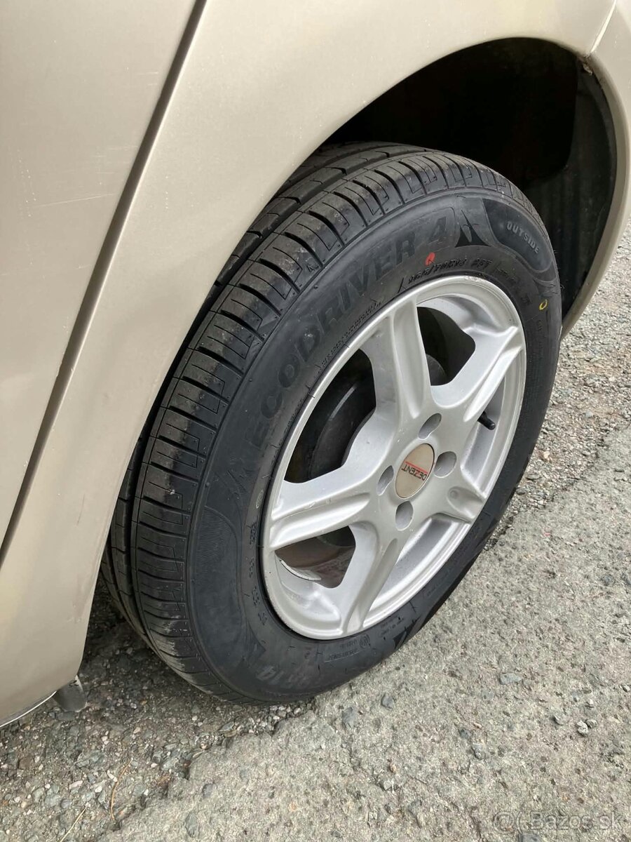 Toyota Yaris - 13