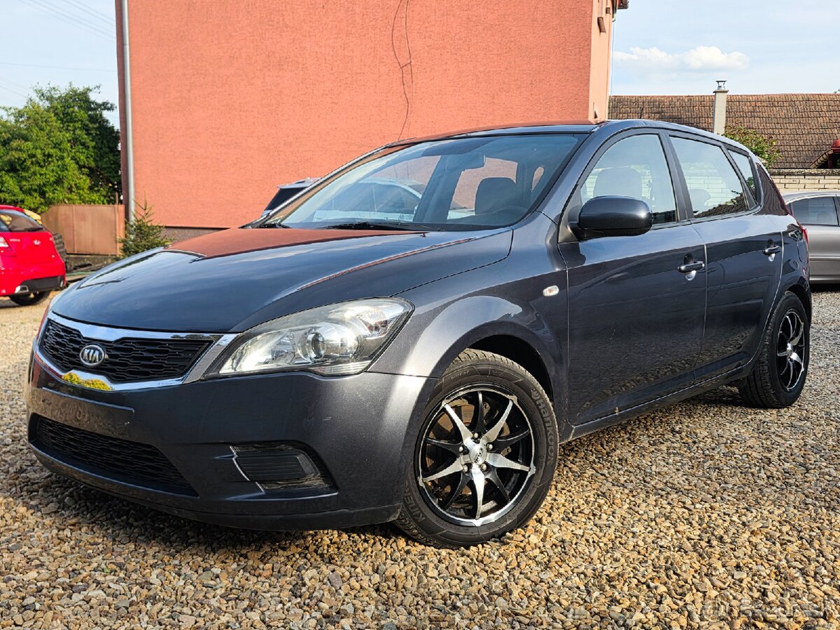 Kia Ceed • 1.4 CVVT • Facelift • mod. 2011 • Veľký Servis - 13