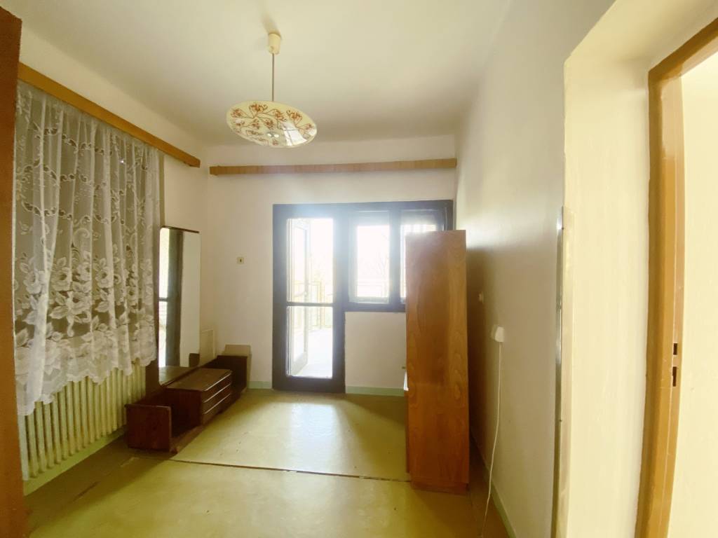 4 izbový poschodový rodinný dom s pozemkom 859 m2 v obci Lok - 13