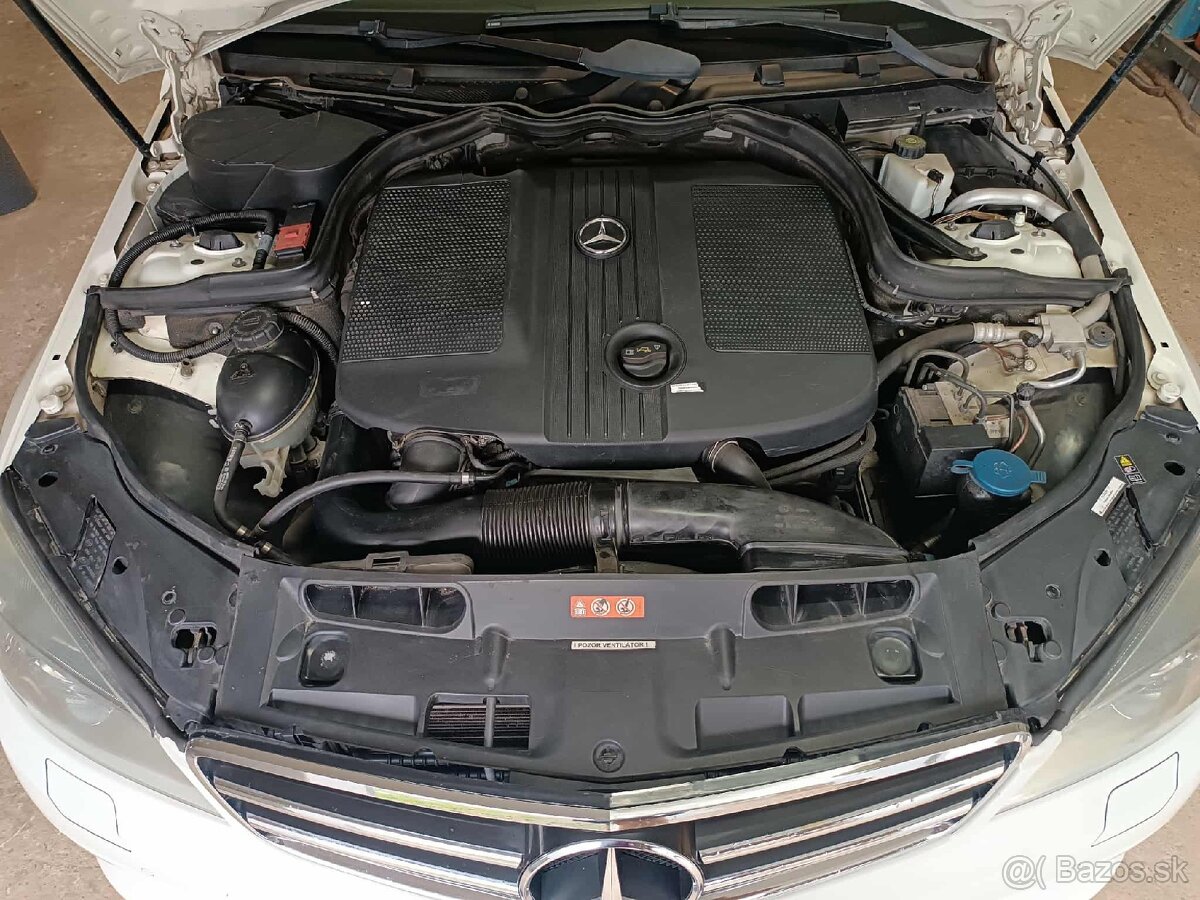 Mercedes-Benz C trieda W204 AMG paket Sedan 2010 - 13