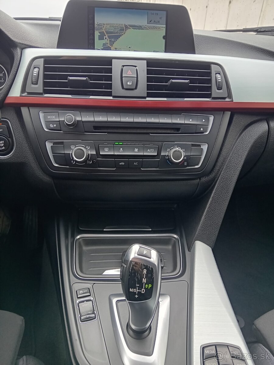 BMW 320D xDrive - 13