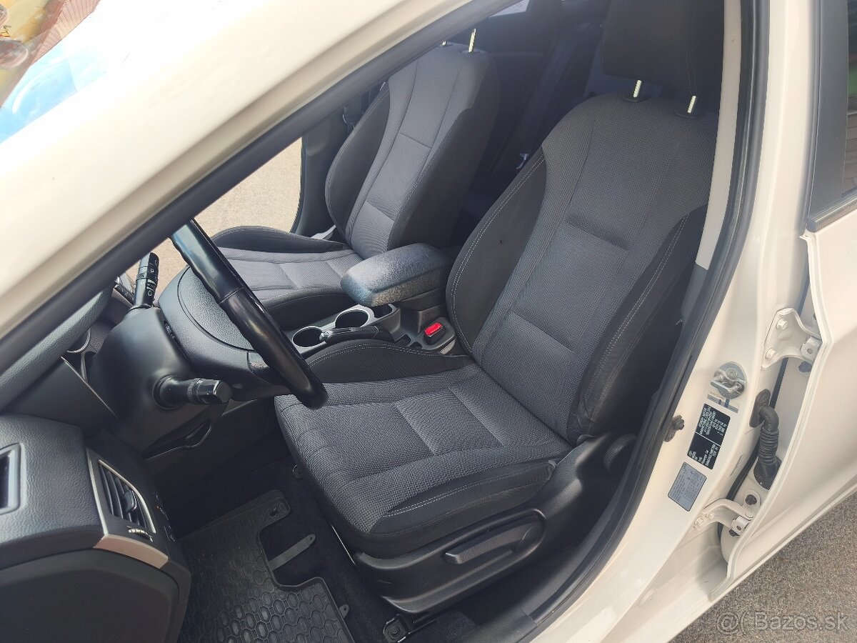 Hyundai i30 1.6crdi 81kw - 13