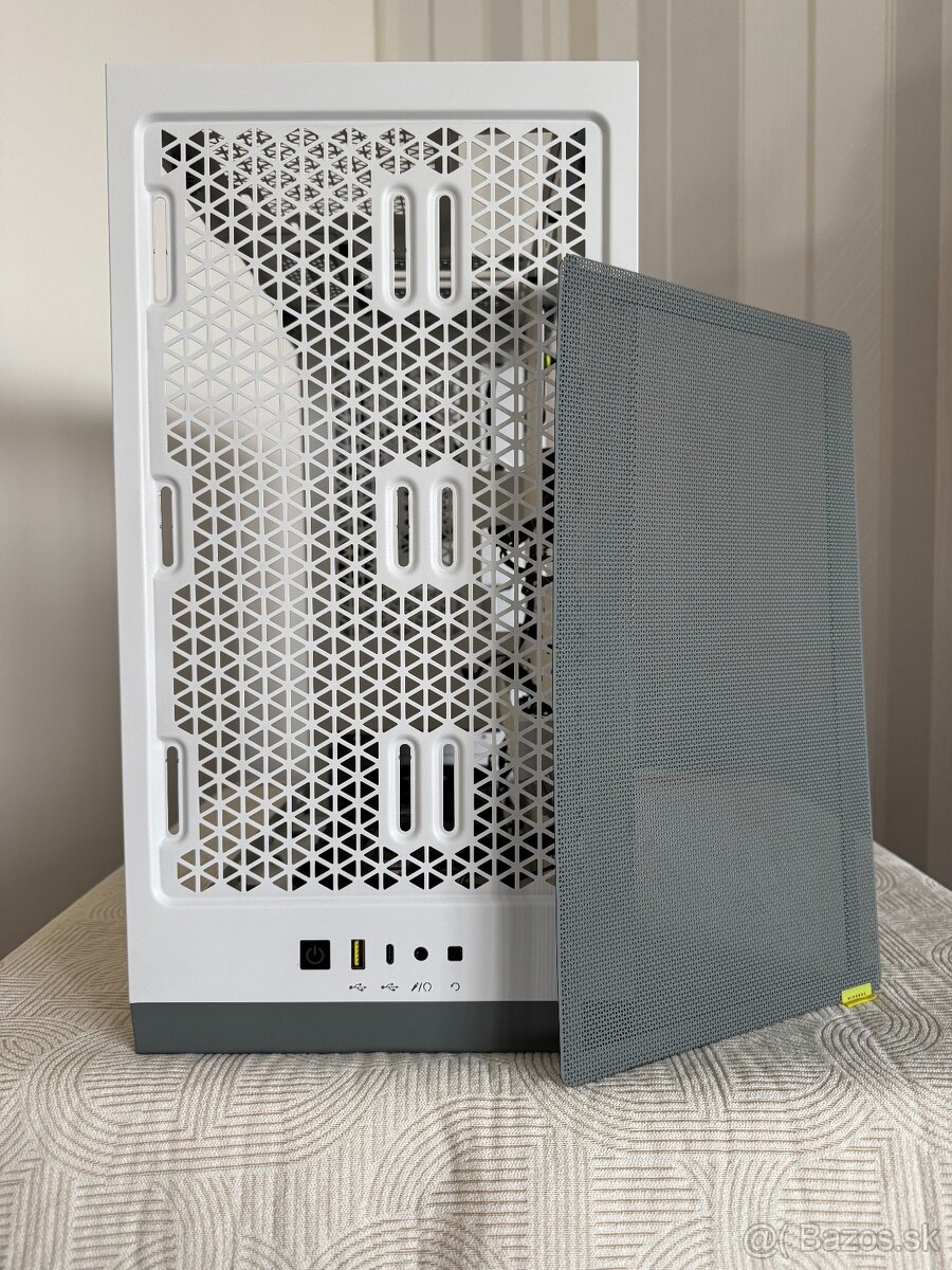 Predám PC skrinku Corsair iCUE 4000X RGB Biela - 13