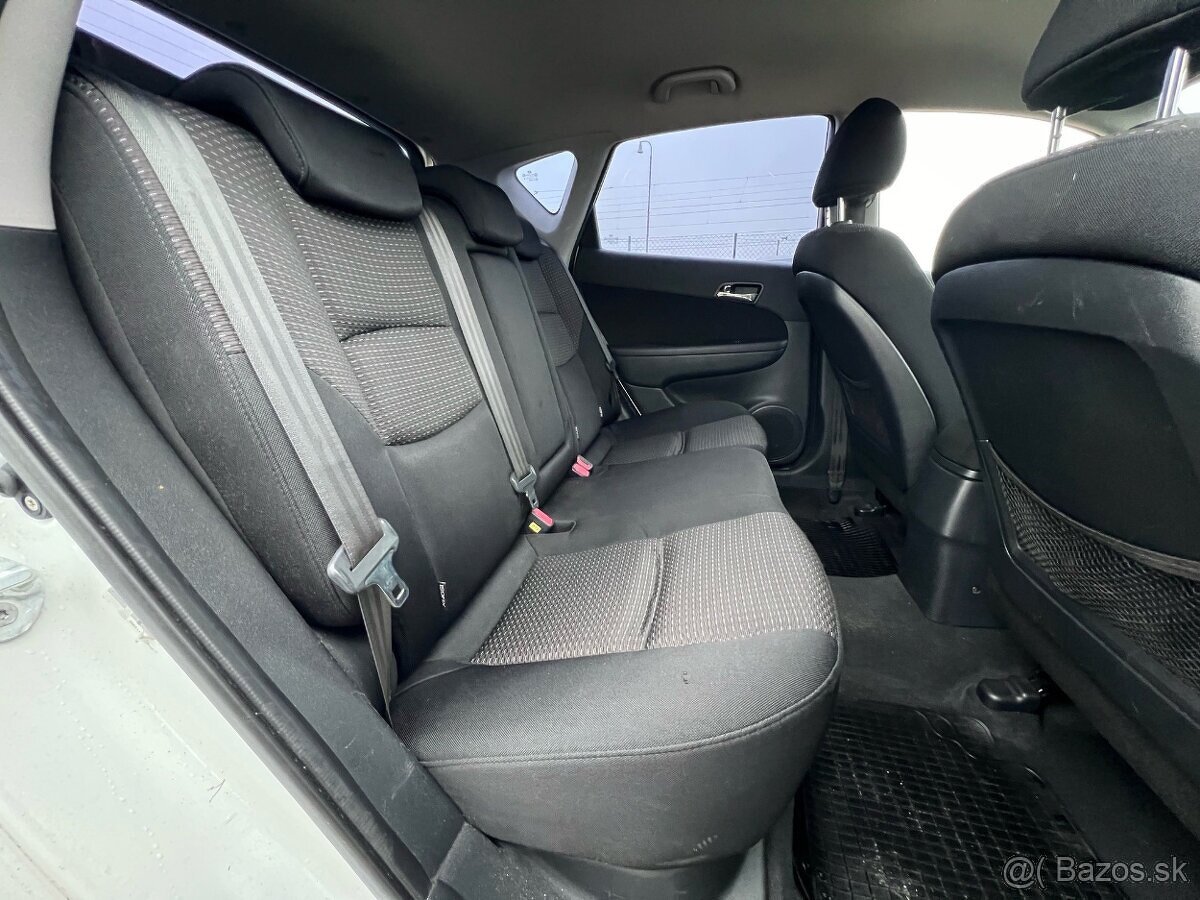 Hyundai i30 1.6 benzín, 84kW, MT/5, rok:08.2007. - 13