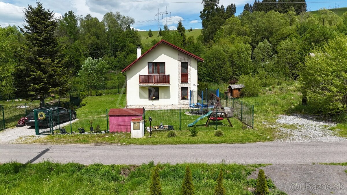 Krásny rodinný dom na Liptove so slnečným pozemkom a potokom - 13