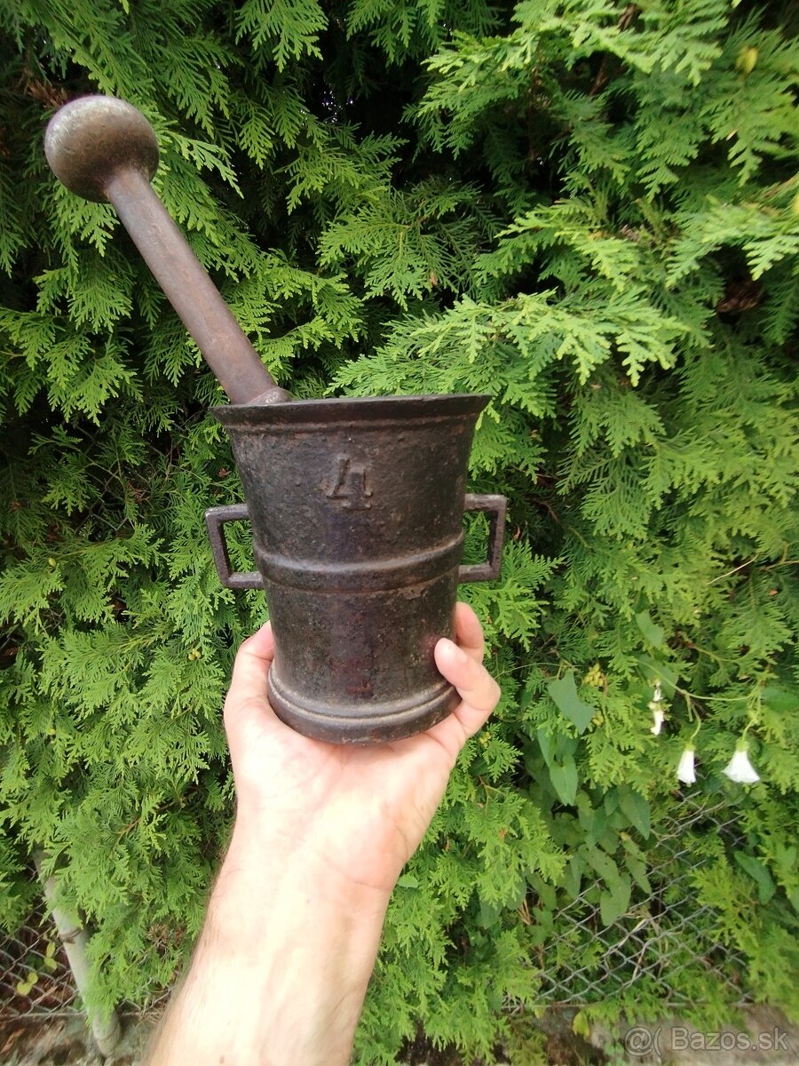 Velký hmoždíř s uchy a tloukem - 13