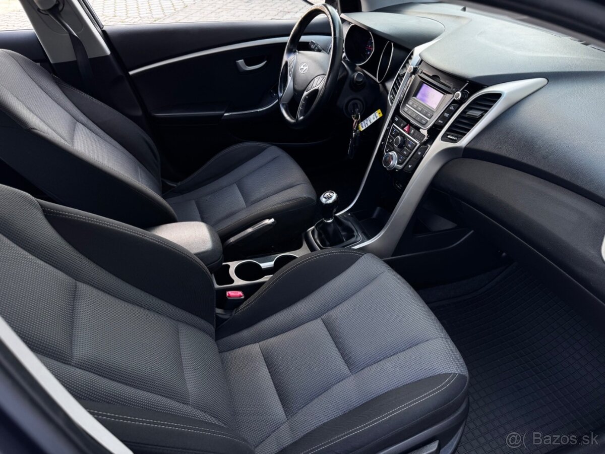 Hyundai i30 CW 1.6i MPI CVVT Family - 13