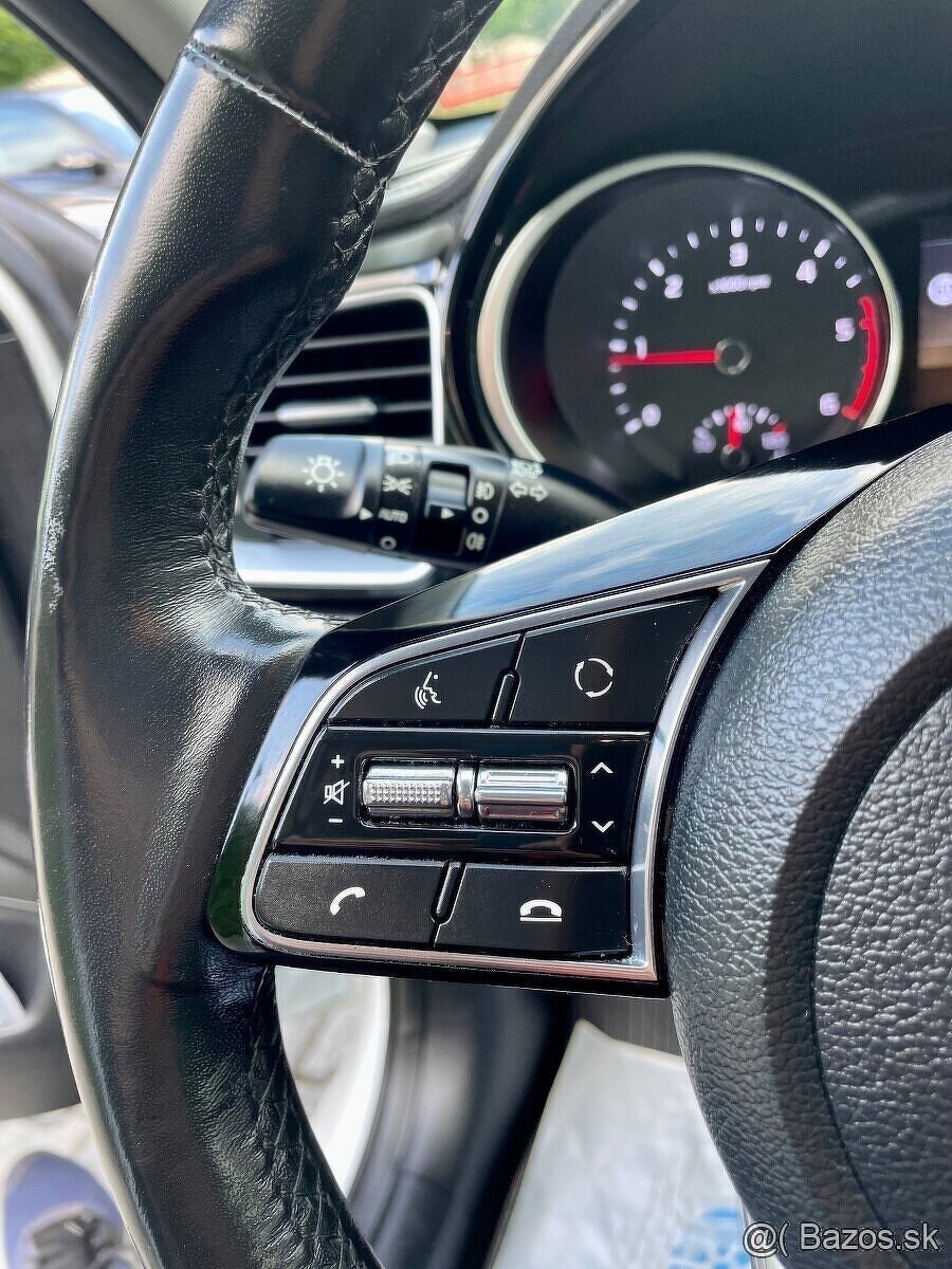 KIA Cee’d Sporty Wagon 1.6 CRDi 136k First Edition - 13