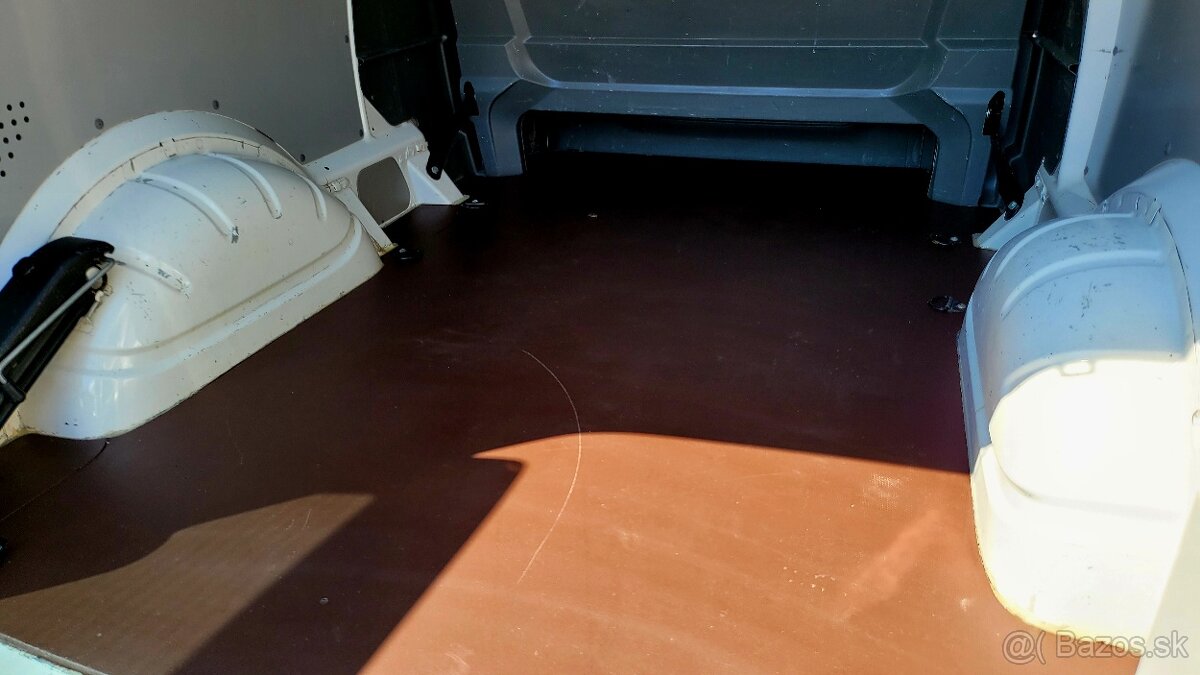 Volkswagen T6 Transporter 2,0 TDI CR-75 kw Long 5miestny - 13