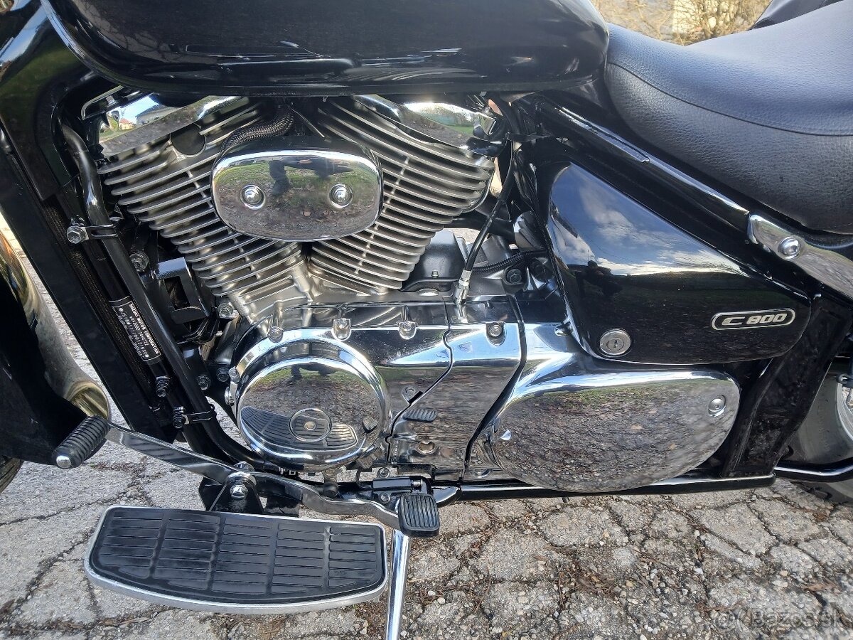 Suzuki VL 800 Intruder - 13