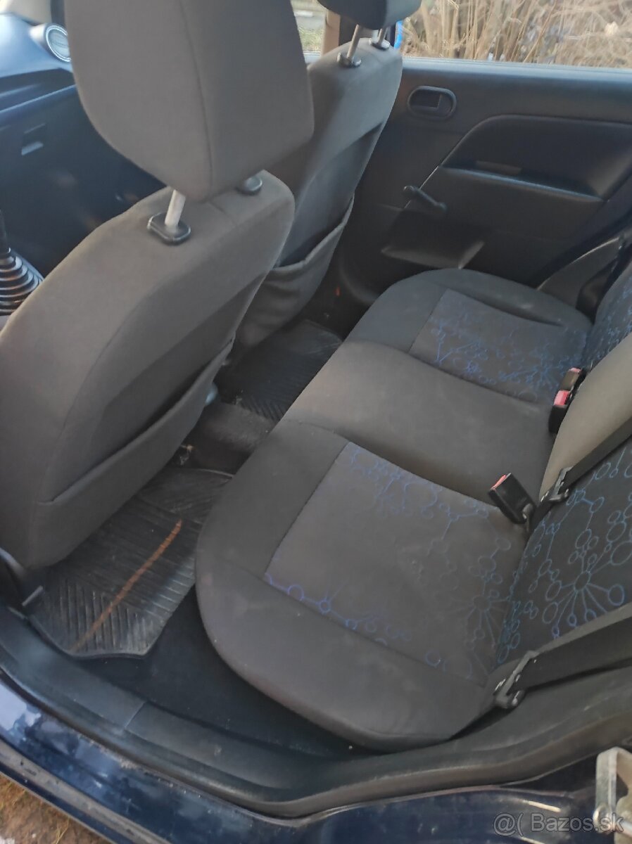 Ford fiesta 1.25 benzín - 13