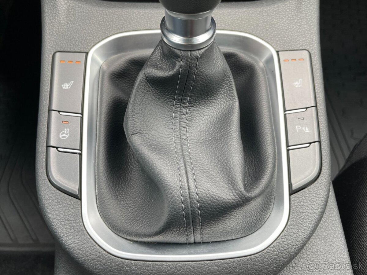 Hyundai i30 Com. 1.6CRDi ČR SMART+ 1.maj Tažné - 13