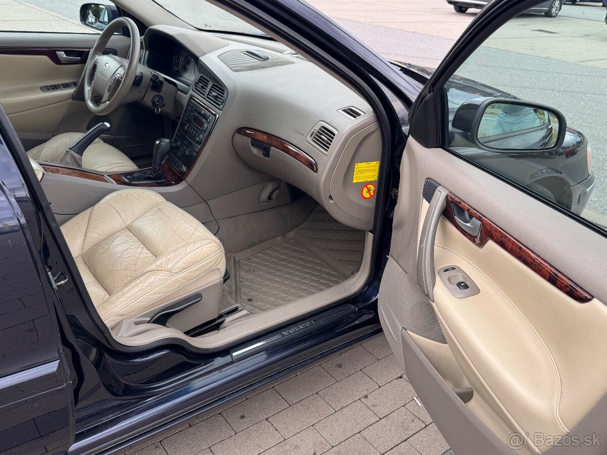 VOLVO V70 D5 - 13