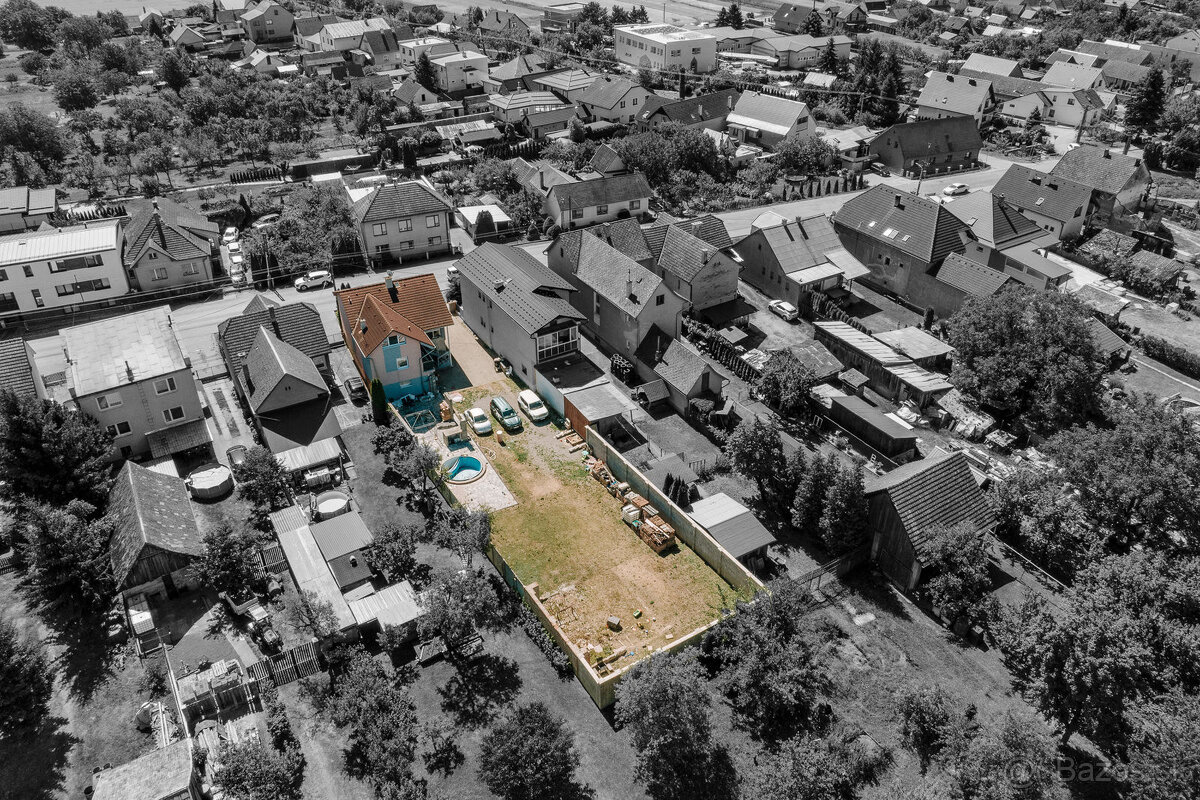 Na predaj poschodový 5-izbový rodinný dom v obci Beluša - 13