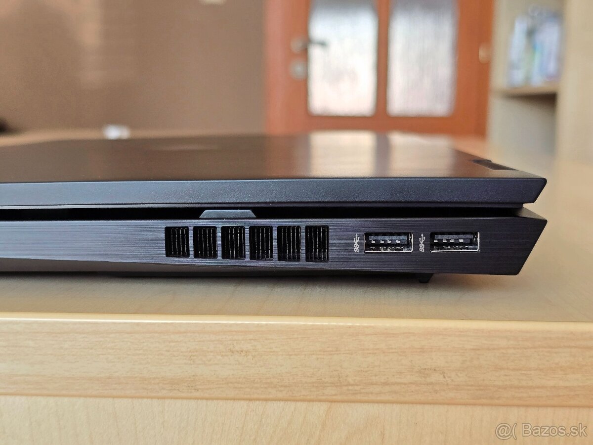 OMEN 17-ck2003 - 17" 240Hz 1440p, RTX 4090, i-9 13900HX - 13