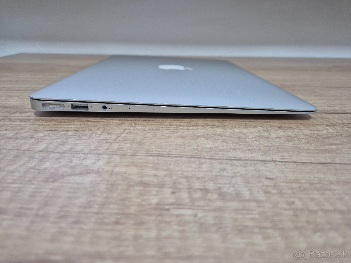 MacBook Air (13-inch, 2017) /Intel Core i5/8GB RAM/128GB SSD - 13