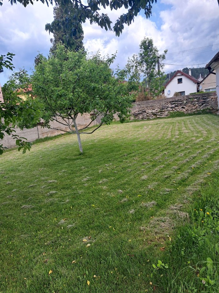 Pozemok s chalupou a inžinierskymi sieťami v Liskovej - 13