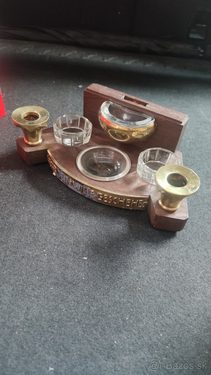 Staré veci z pôdy-staré figúrky, kordy, kalamar, šachovnice - 13