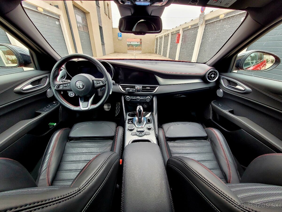 Alfa Giulia 2.0 COMPETIZIONE Q4 benzín 206kw (DPH) - 13