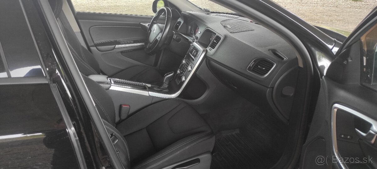 Volvo V60 D4 2.0L Drive-E Base Geartronic 133kW181HP A8 - 13