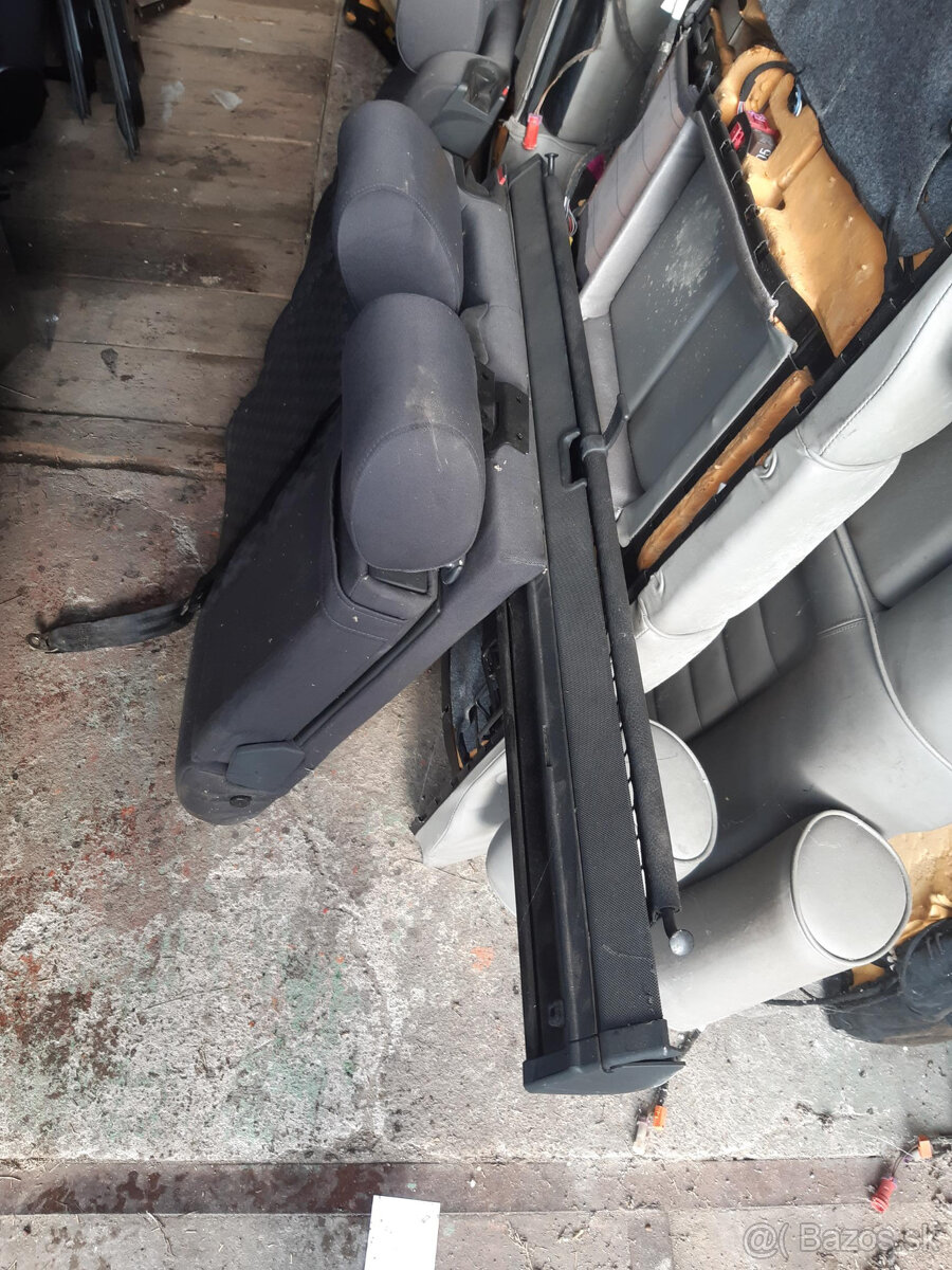 AUDI A6 C5 - sedačky + roleta - 13