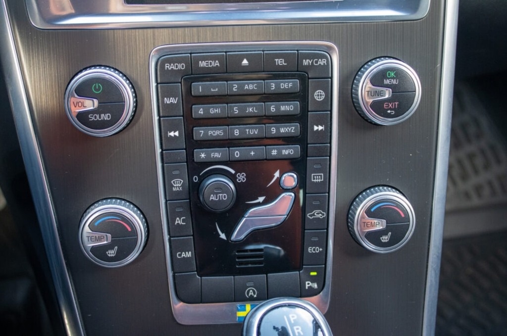 VOLVO XC60 (2015) - 13