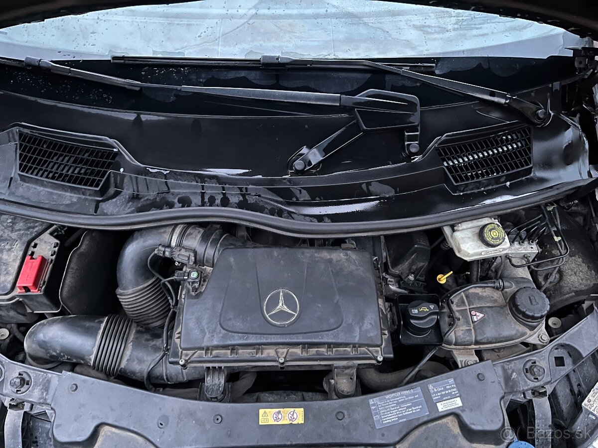 Mercedes-Benz V220 A/T - 13