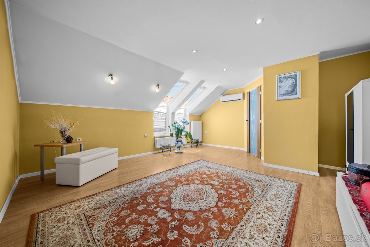 Ponúkame na predaj krásny rodinný dom v Malackách. - 13