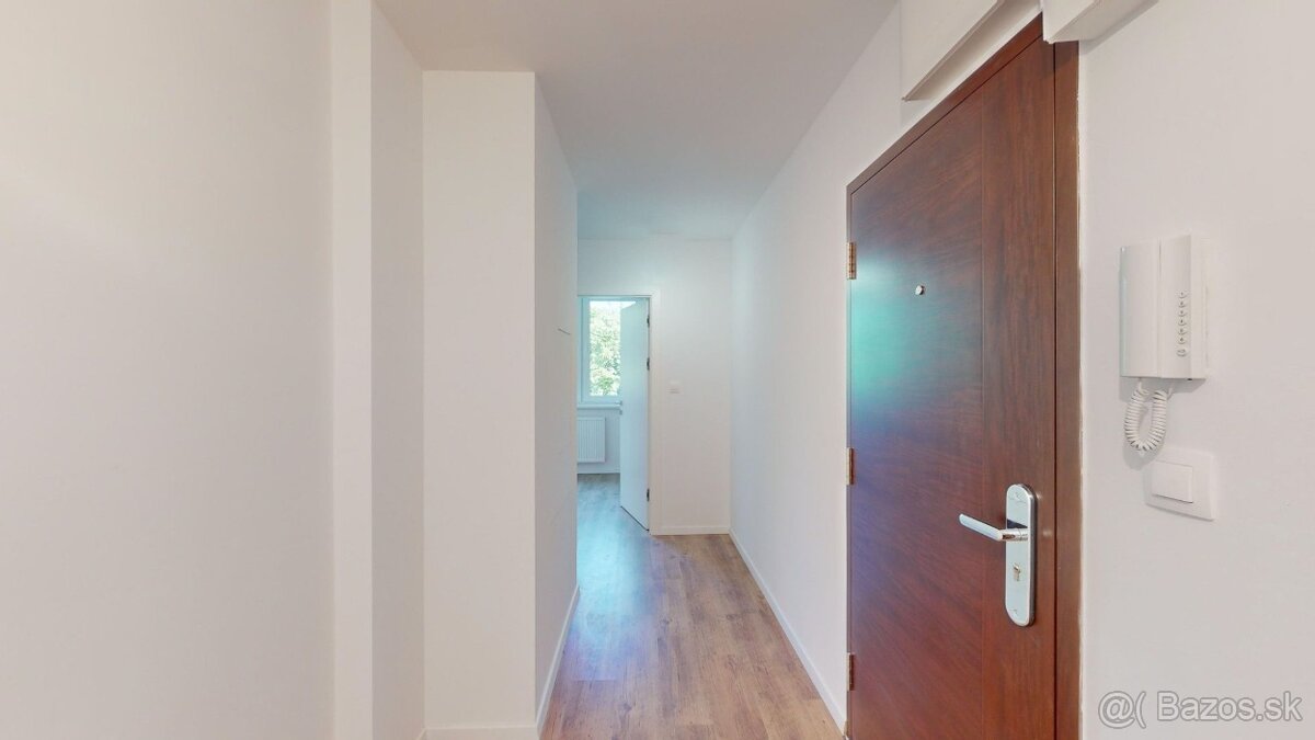 Priestranný 4 izbový byt s balkónom - Rezedová - 13