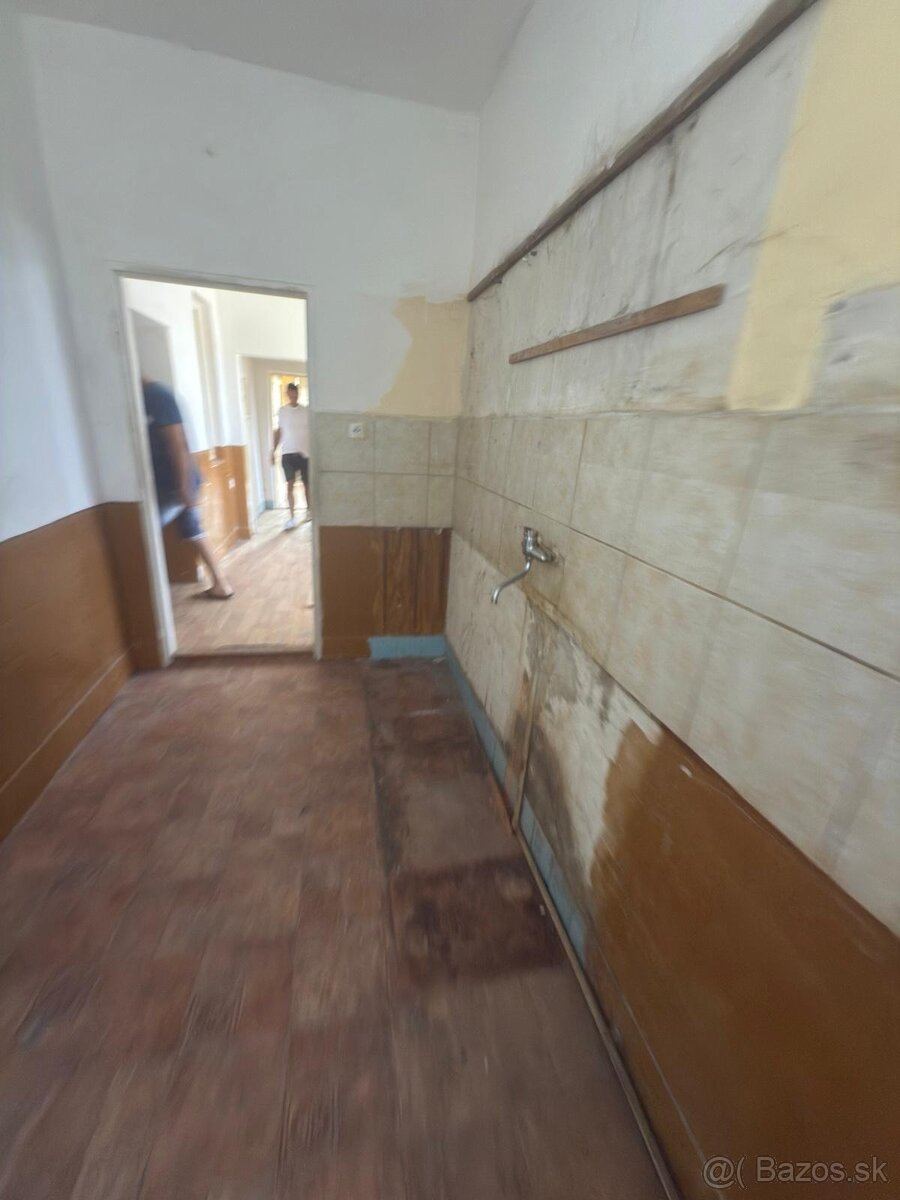 Na predaj – rodinný dom s veľkým pozemkom v Tešedíkove - 13