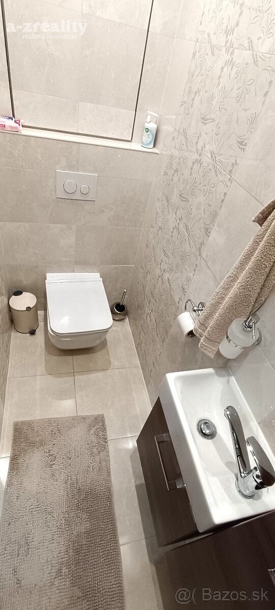 Na predaj zrekonštruovaný veľký 3 izbový byt v Nových Zámkoc - 13