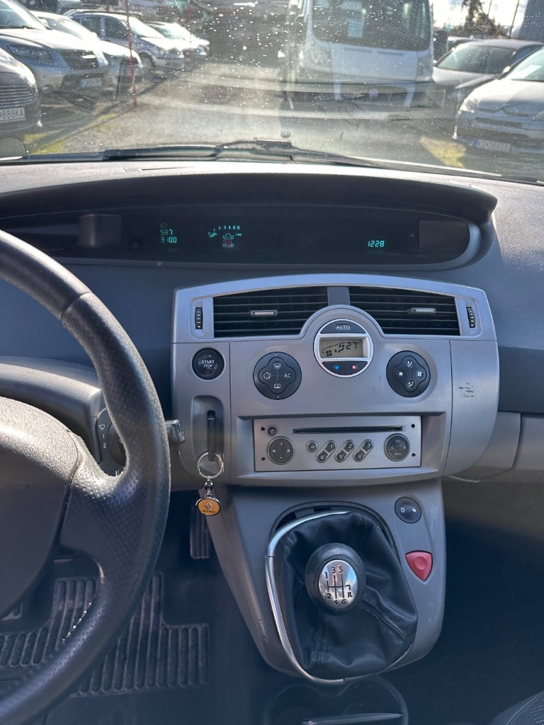 Renault Grand Scénic 1.9 Tdi 7-miestne - 13