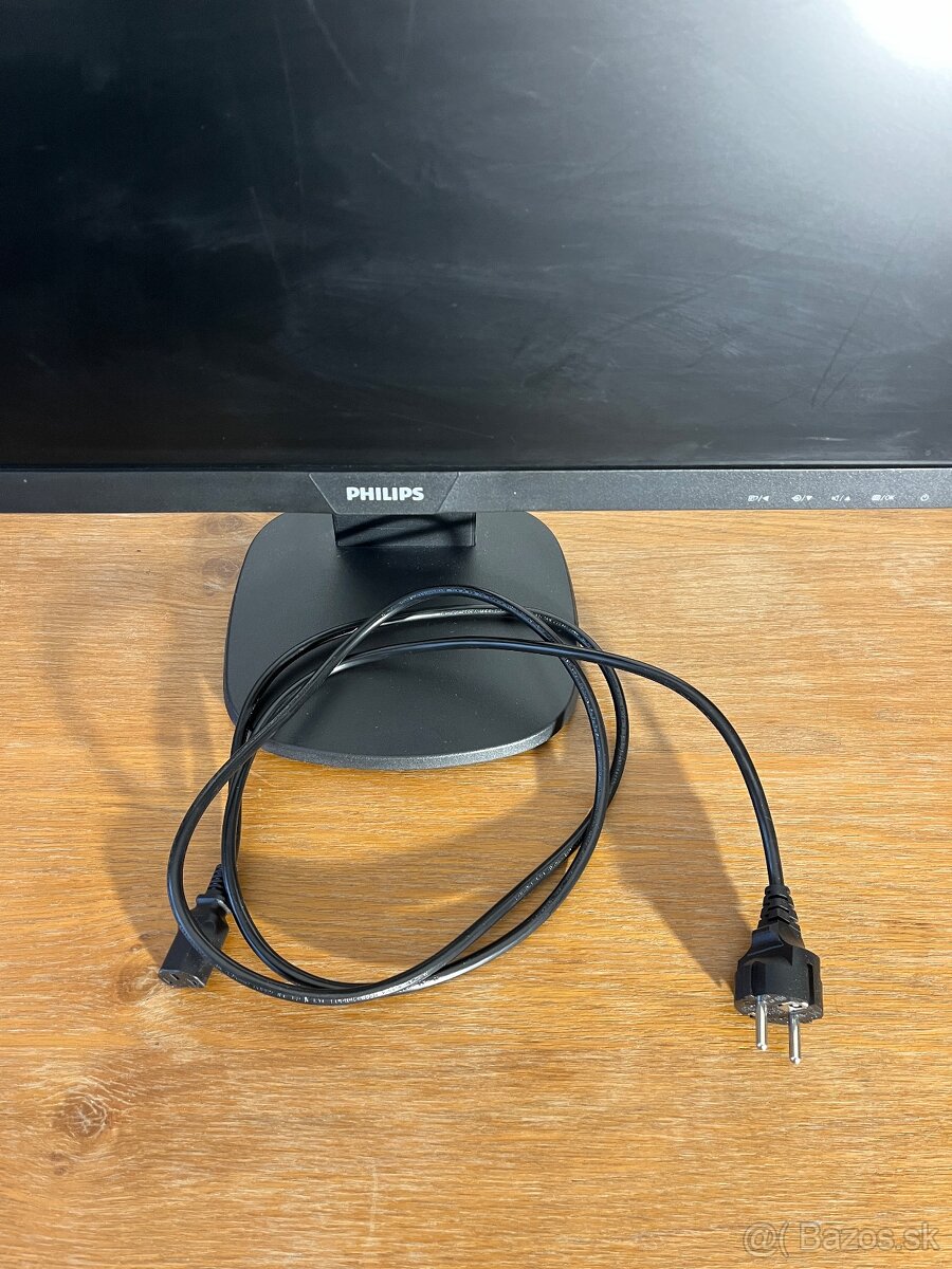 predam PC Lenovo Legion T530-28ICB + monitor 24" Philips 24 - 13